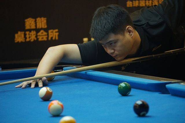 姆伯莫不想让曼联和喀麦隆起冲突，决定让二者商讨回国时间