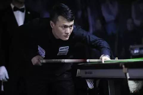 湖人詹姆斯关键三分锁定胜利