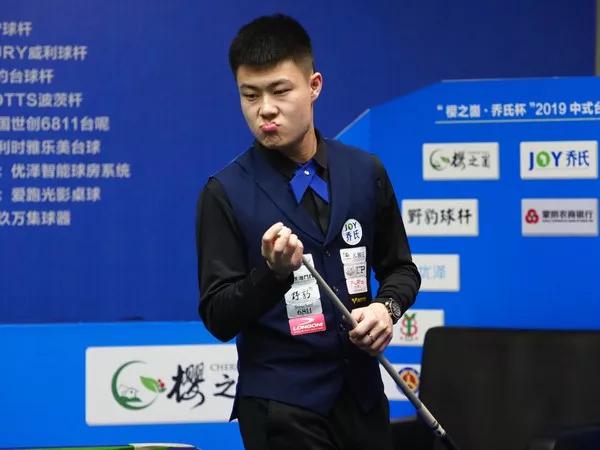 及表现出的 及表现出的